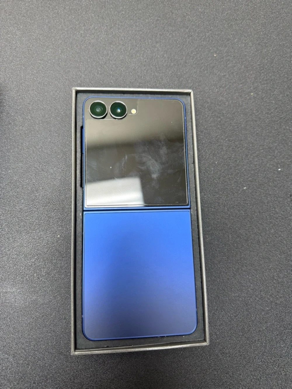 Samsung Galaxy Z Flip7 Boxed - Black Packaging